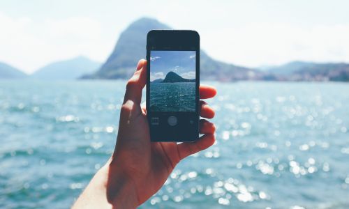  Instagram déploie une nouvelle fonctionnalité permettant d’ajouter une légende distincte à chaque photo 